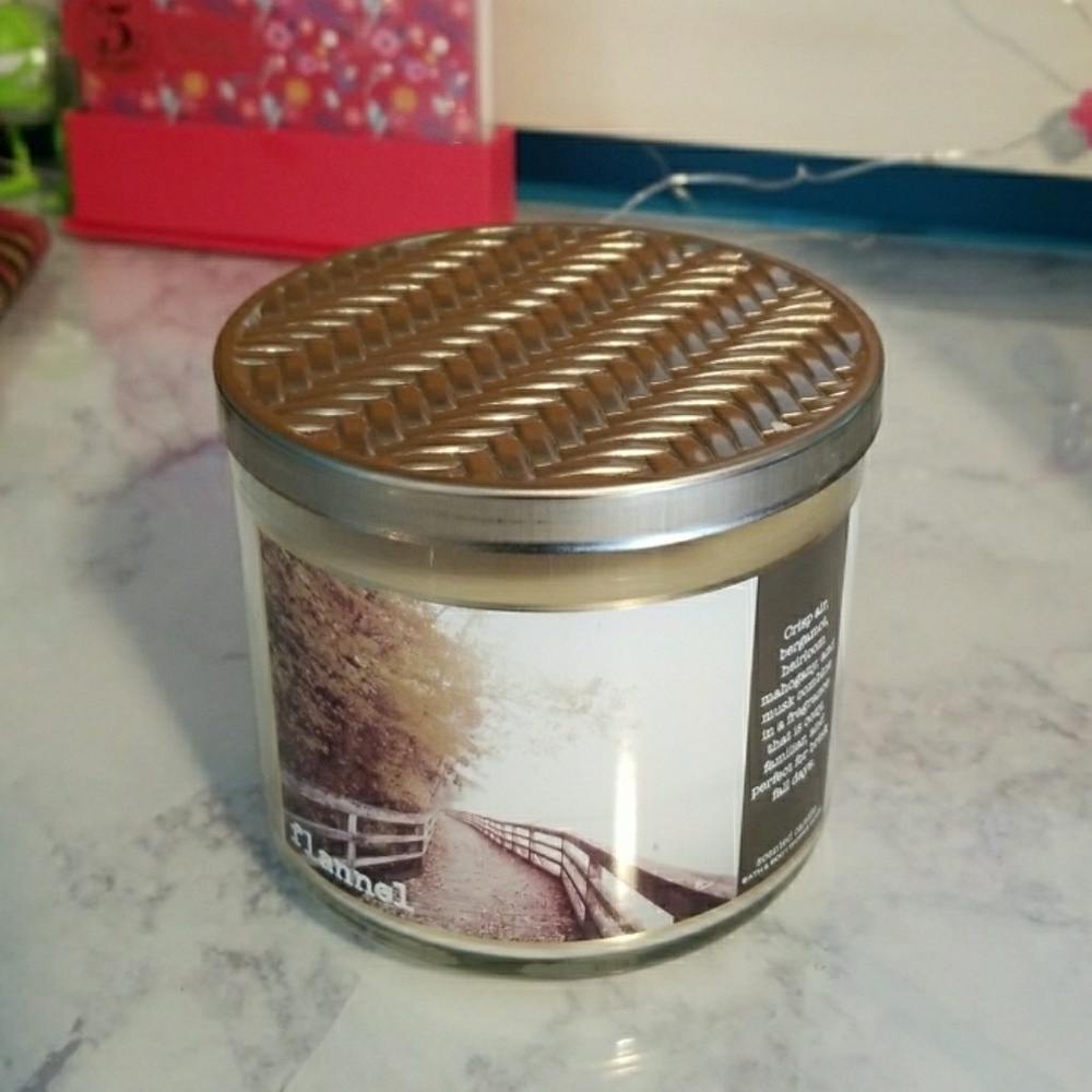 Flannel scented candle
